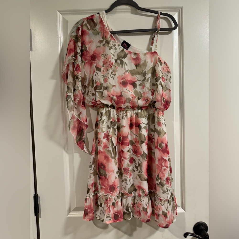 2 b Bebe dress size s
